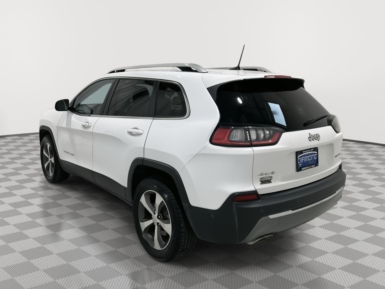 Used 2019 Jeep Cherokee Limited with VIN 1C4PJMDN2KD269346 for sale in Alexandria, Minnesota