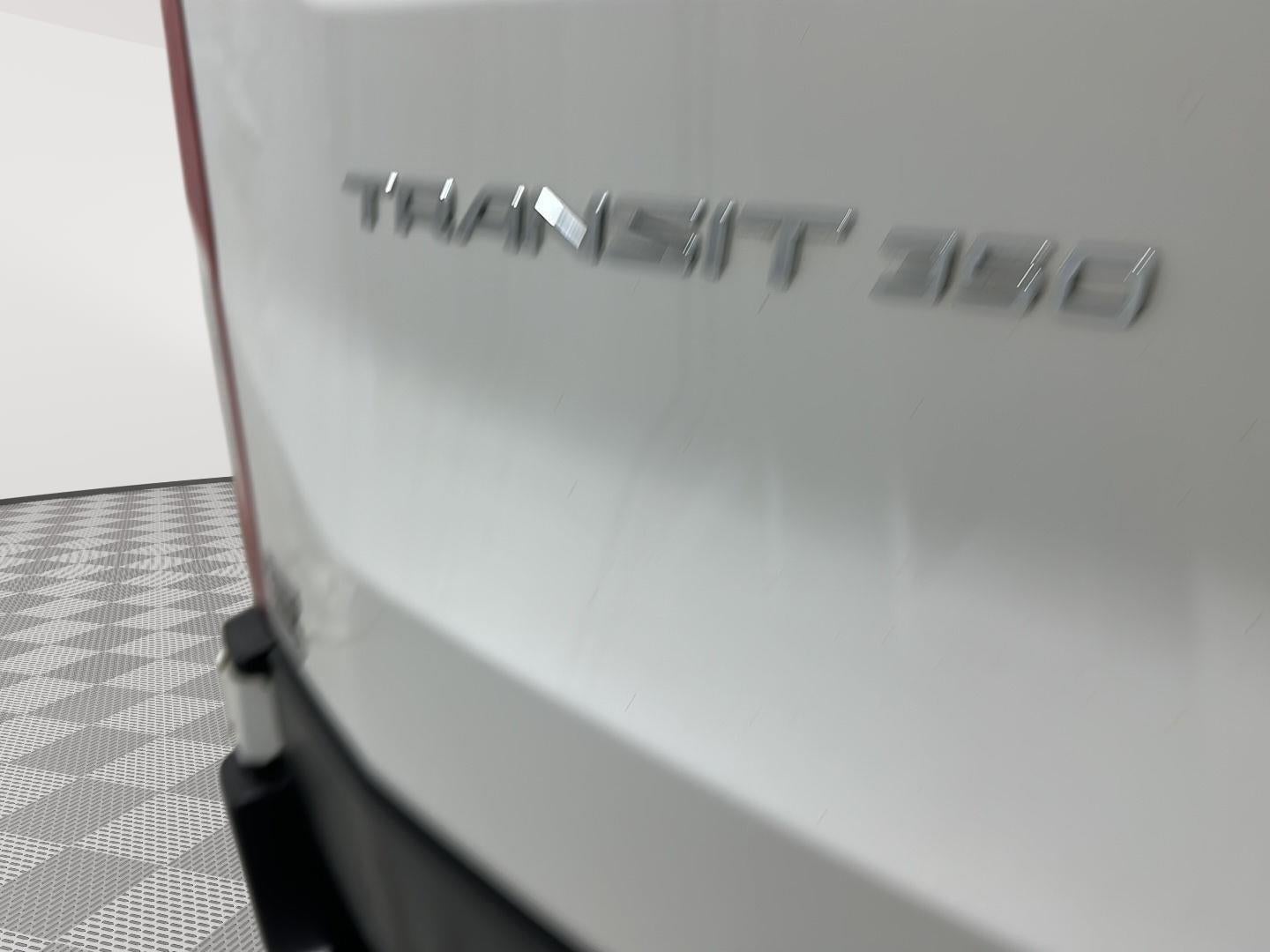 2022 Ford Transit Cargo Van T-350 130" Med Rf 9500 GVWR RWD