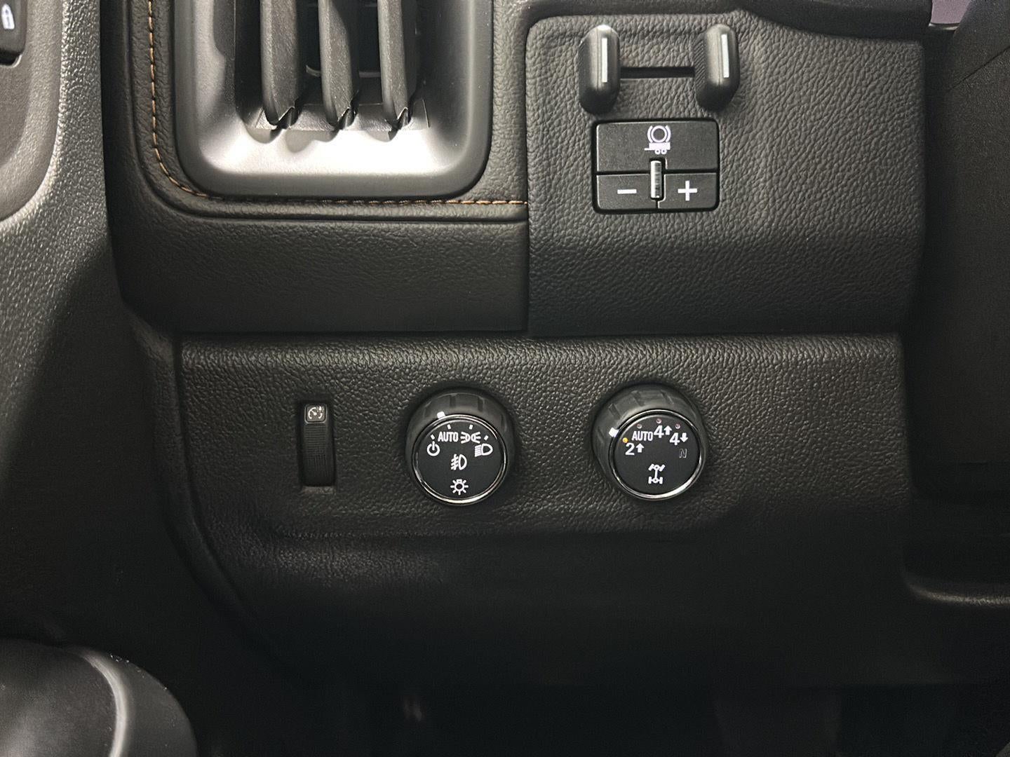 2022 GMC Canyon AT4 - Leather