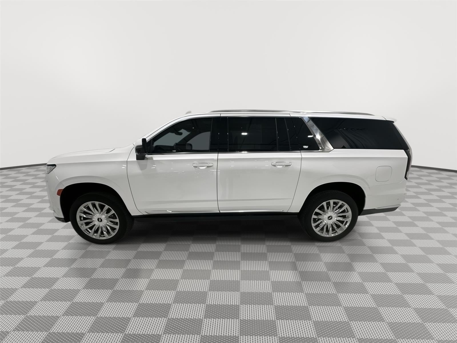 Used 2024 Cadillac Escalade ESV Premium Luxury with VIN 1GYS4LKLXRR147872 for sale in Alexandria, Minnesota