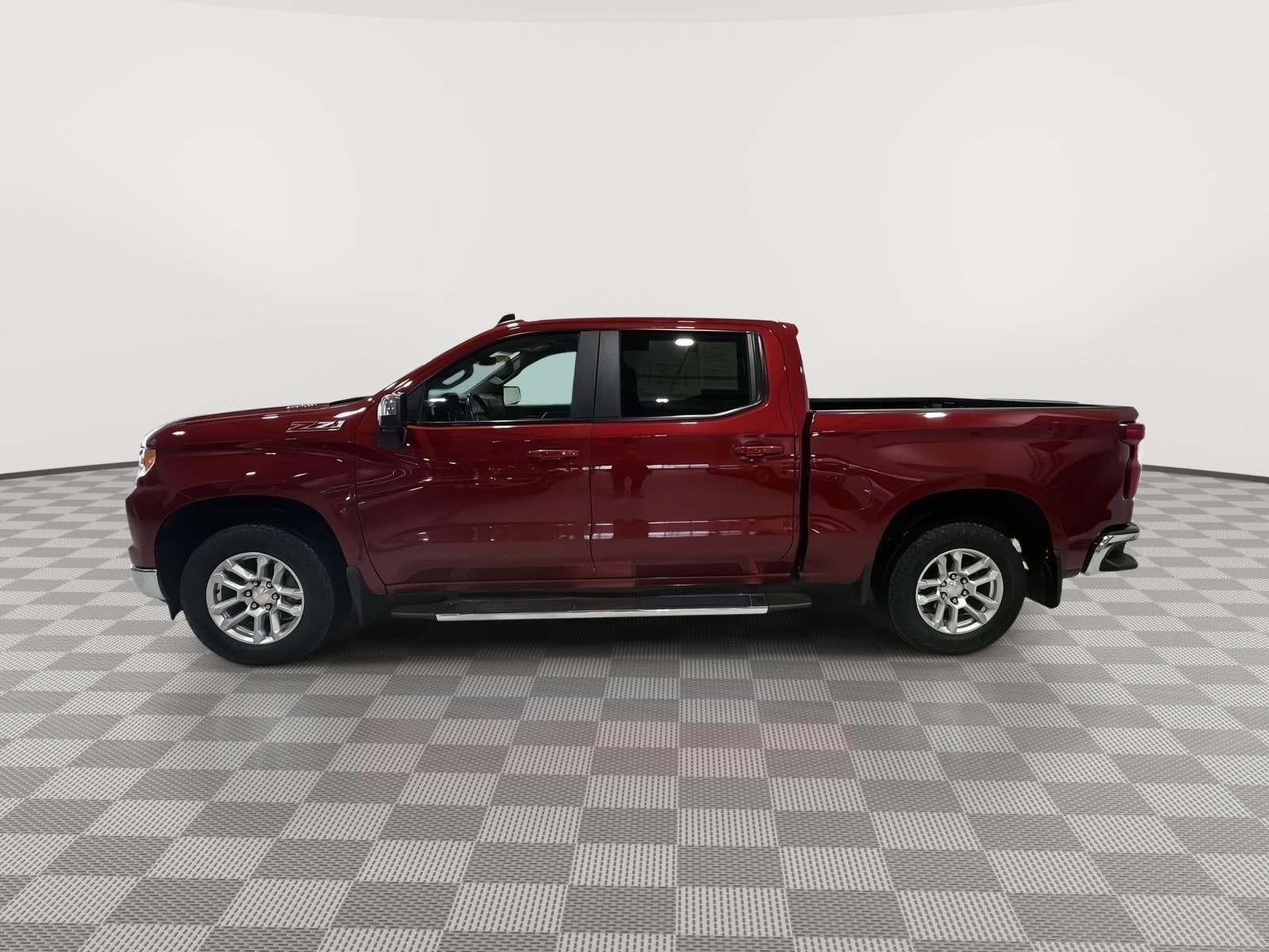 Used 2022 Chevrolet Silverado 1500 LT with VIN 3GCUDDET3NG511110 for sale in Alexandria, Minnesota
