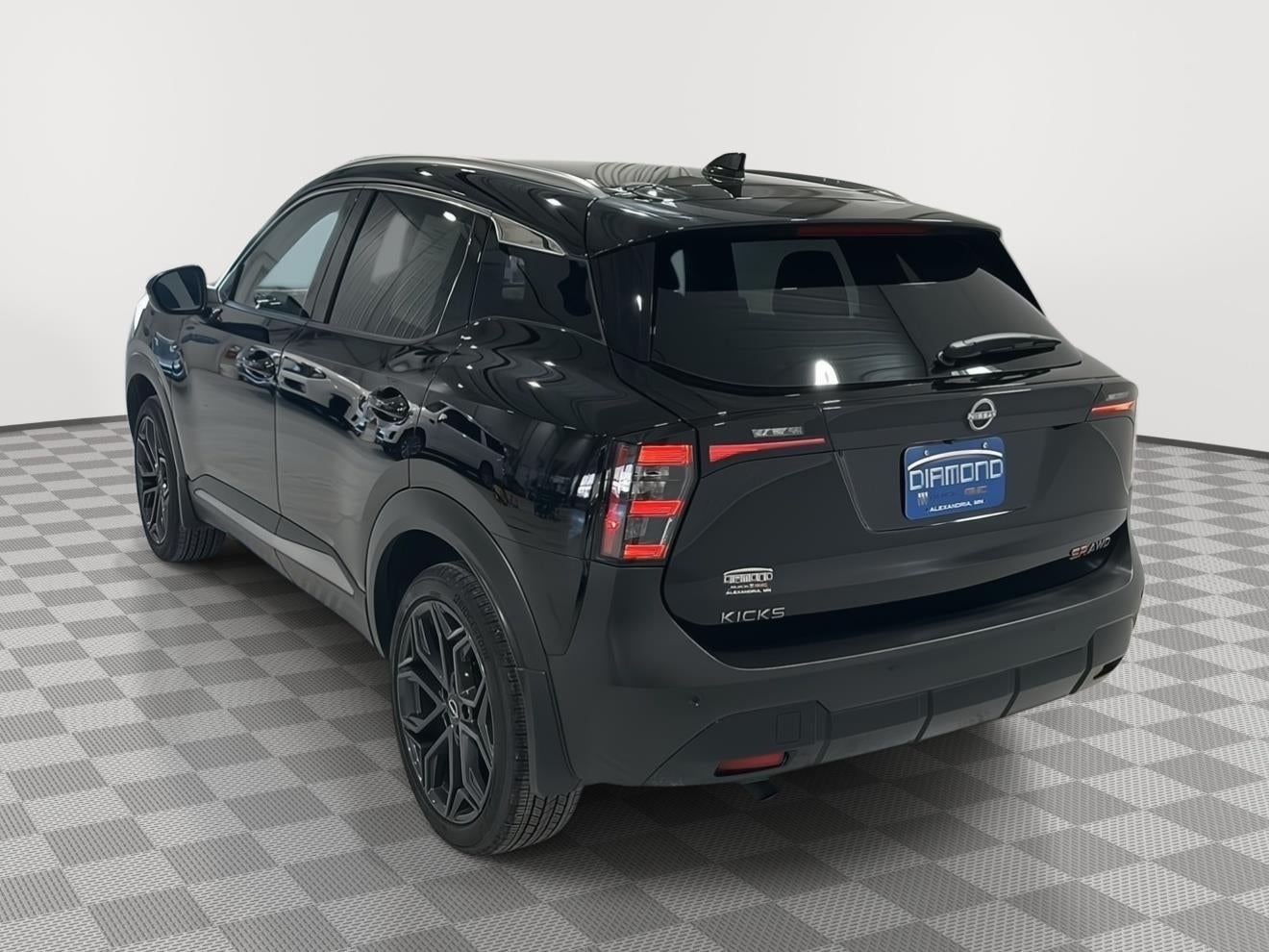 2025 Nissan Kicks SR